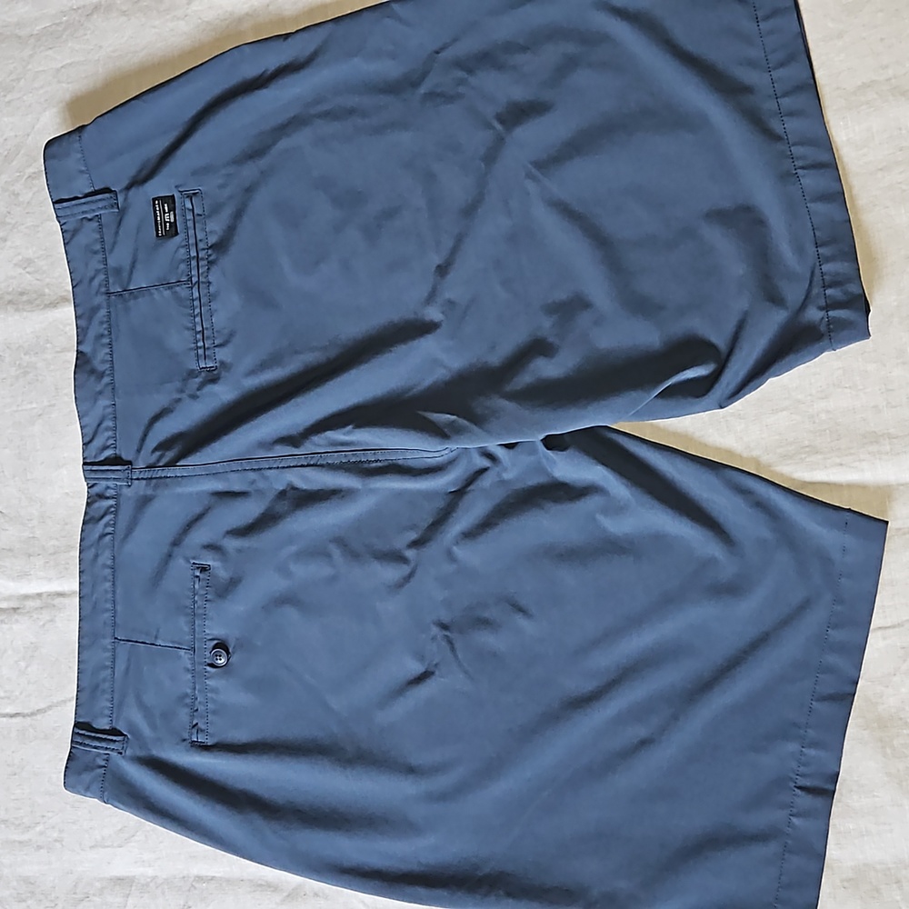 Travis Mathew Indigo Casual shorts size 42 Classic Bermudas Lightweight - Picture 3 of 13